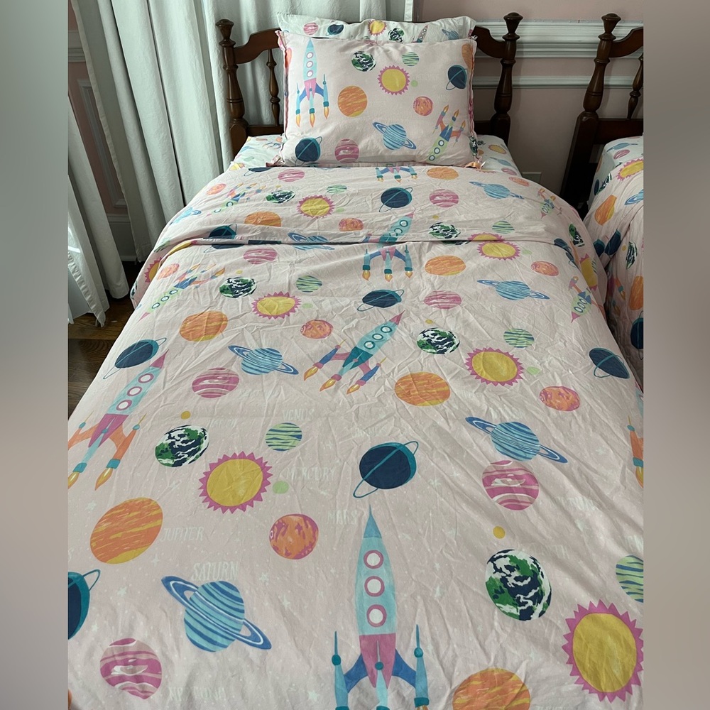 Pottery Barn Kids Solar System Glow in the Dark Twin Duvet and Sheet Set